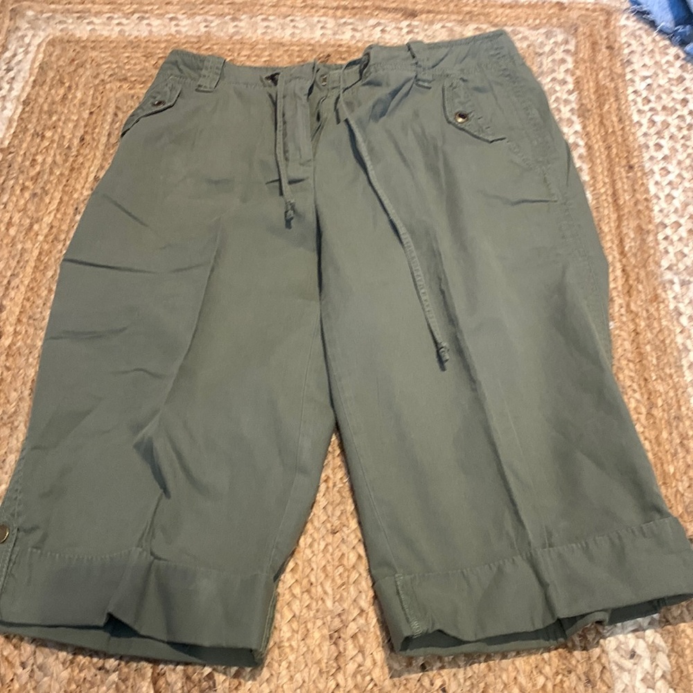 green capri cargo pants